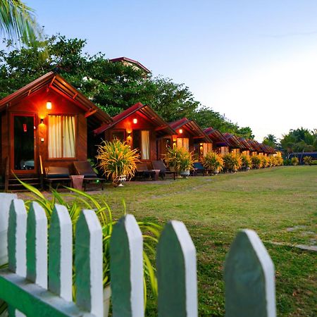 Jkab Beach Resort Trincomalee Eksteriør billede