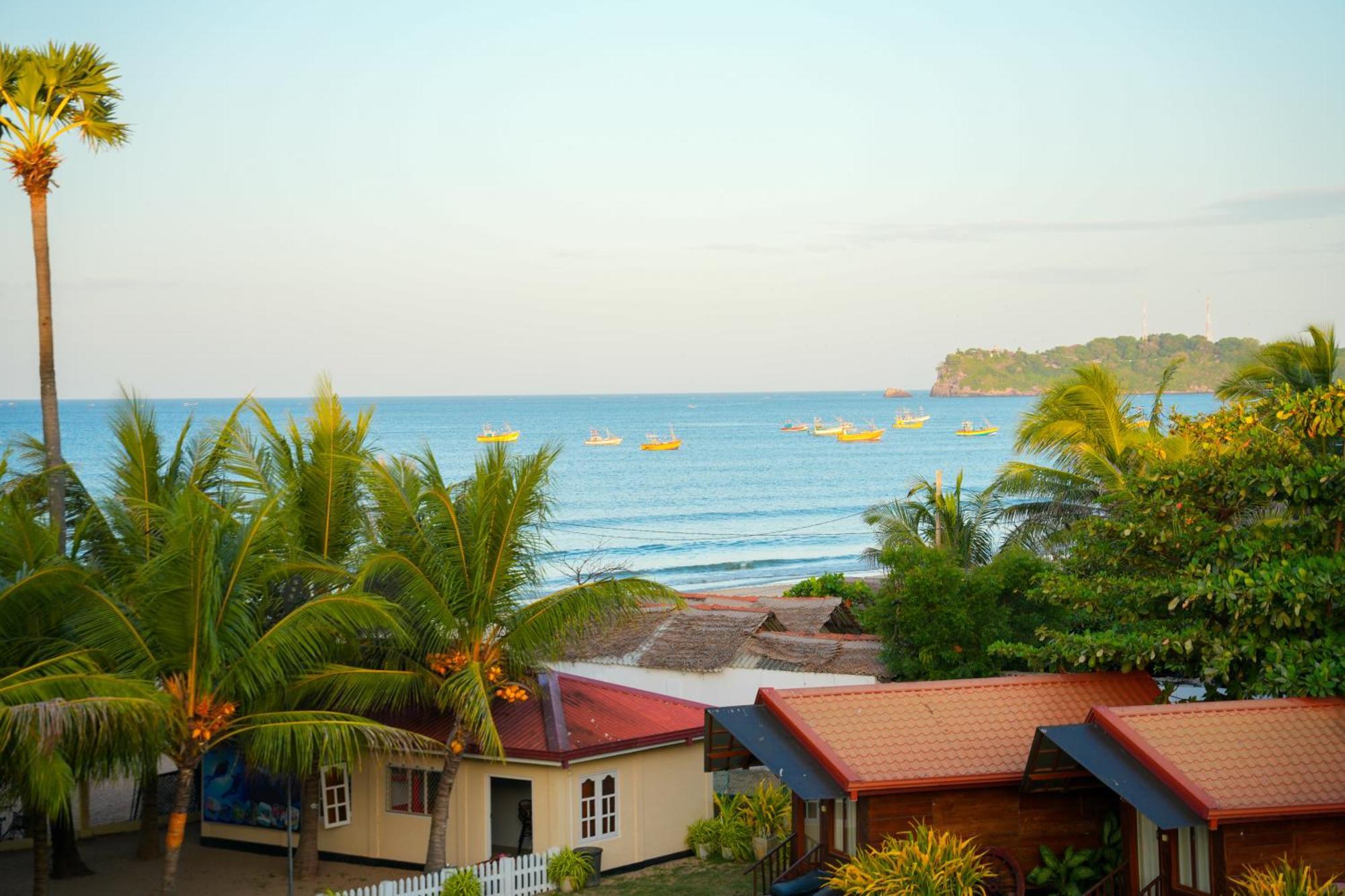 Jkab Beach Resort Trincomalee Eksteriør billede