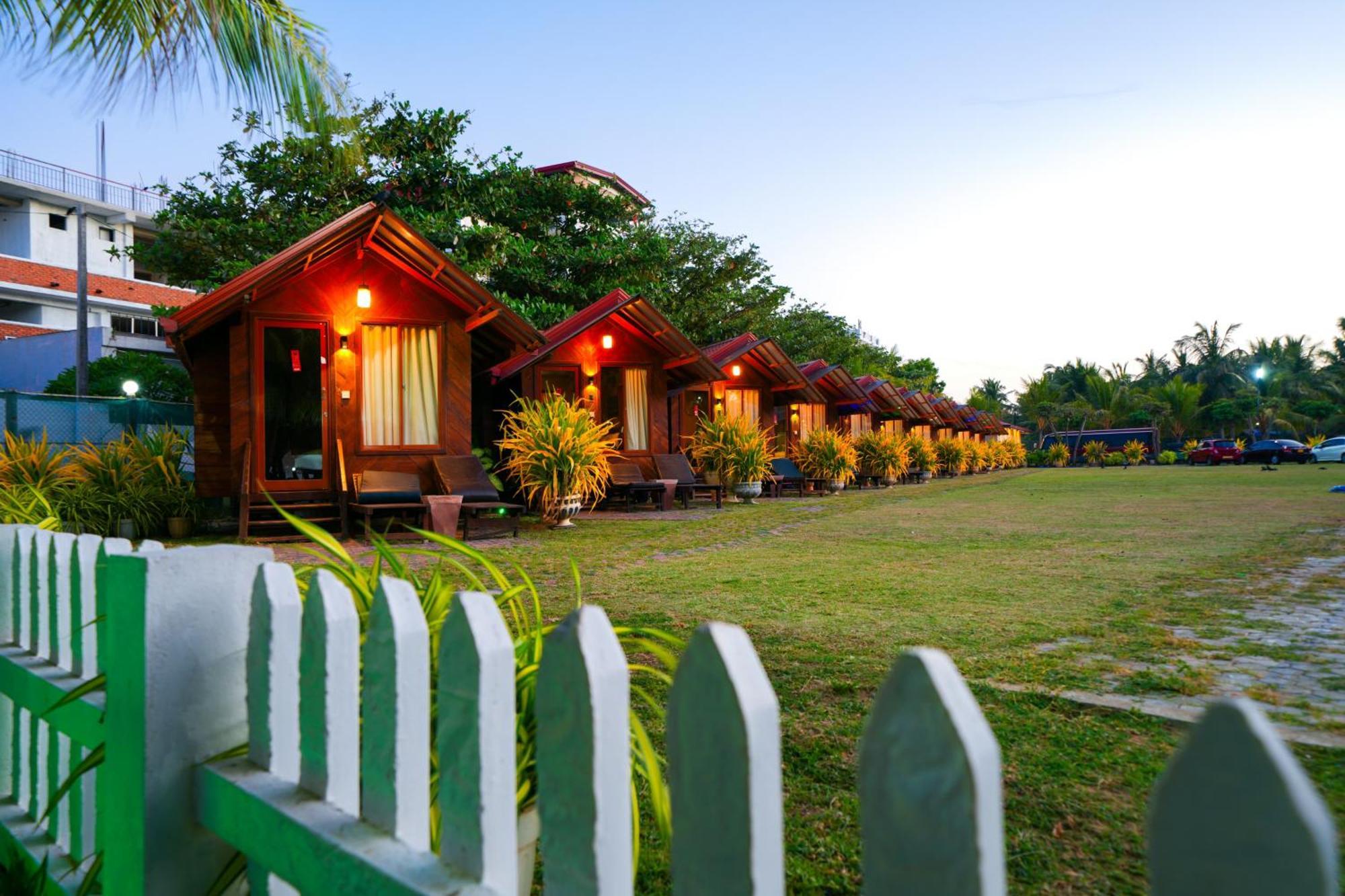 Jkab Beach Resort Trincomalee Eksteriør billede