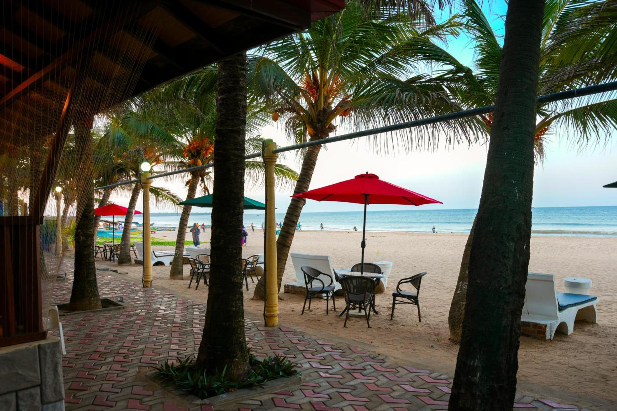 Jkab Beach Resort Trincomalee Eksteriør billede