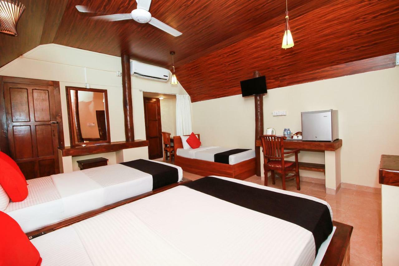 Jkab Beach Resort Trincomalee Eksteriør billede
