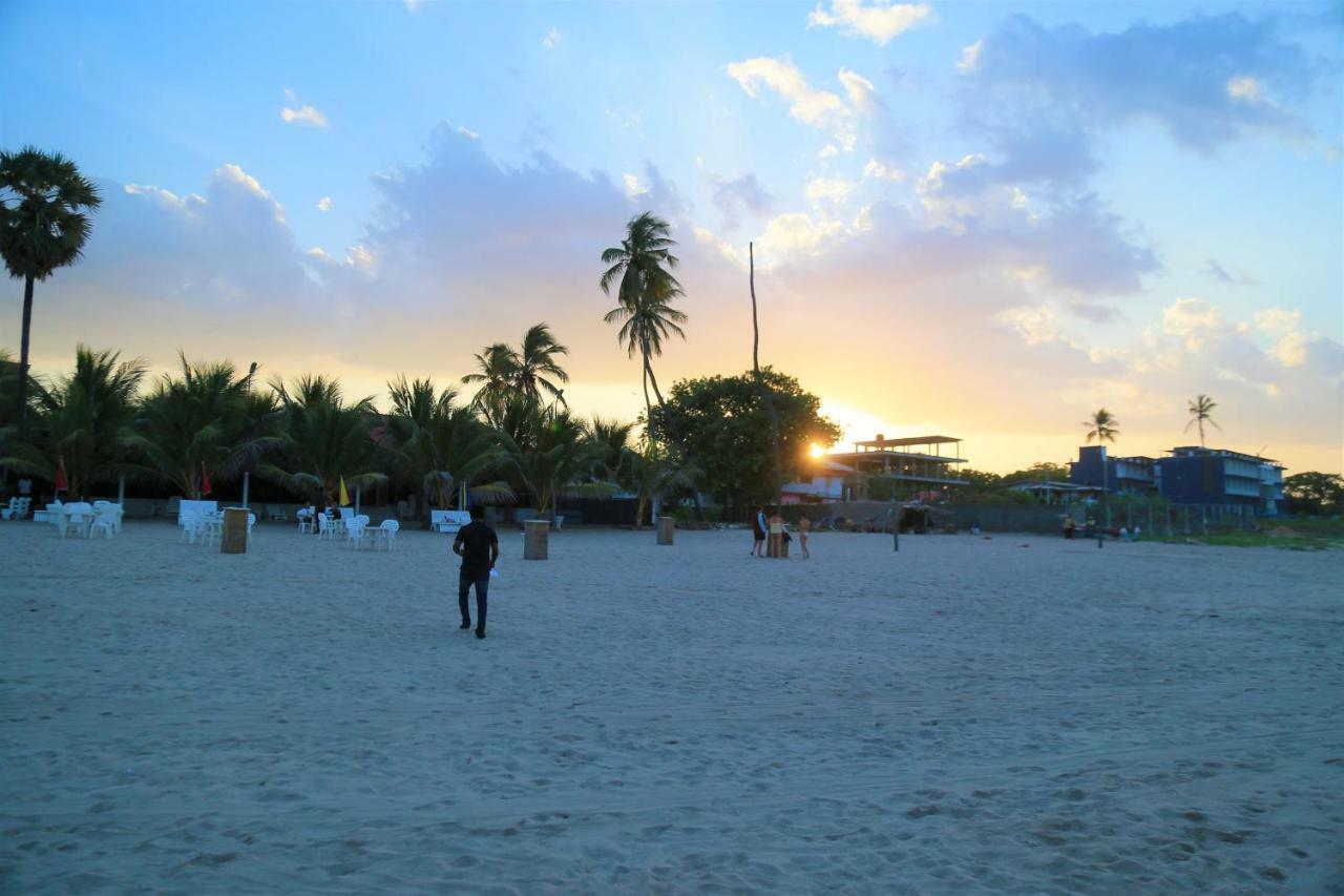 Jkab Beach Resort Trincomalee Eksteriør billede